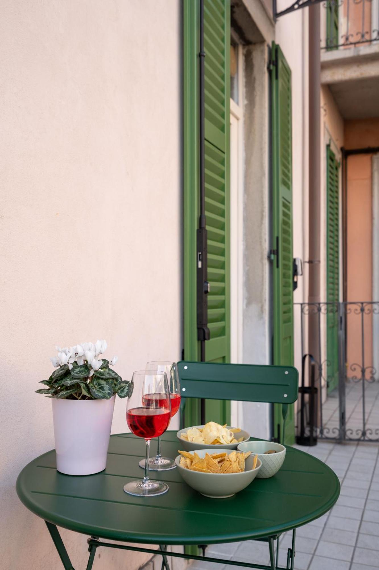La Farfalla Blu - Boutique Apartment Бергамо Екстериор снимка